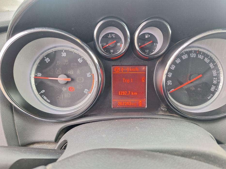Opel Astra j 2.0 CDTI