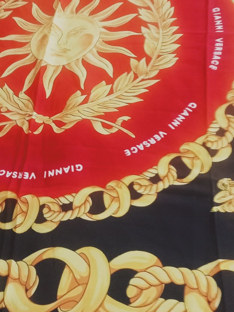 Eșarfă mărime 100cm /100 cm marca Versace