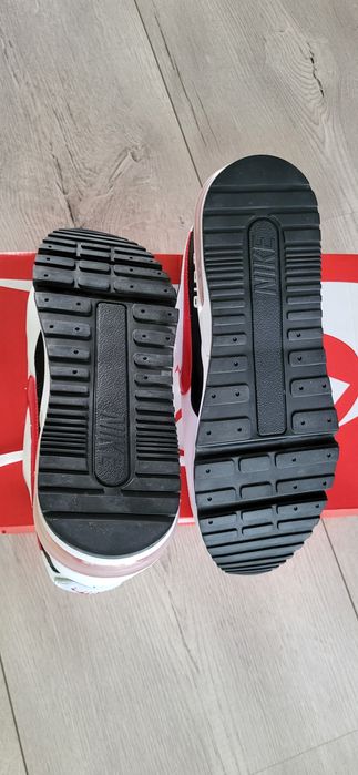 Papuci Nike noi în cutie