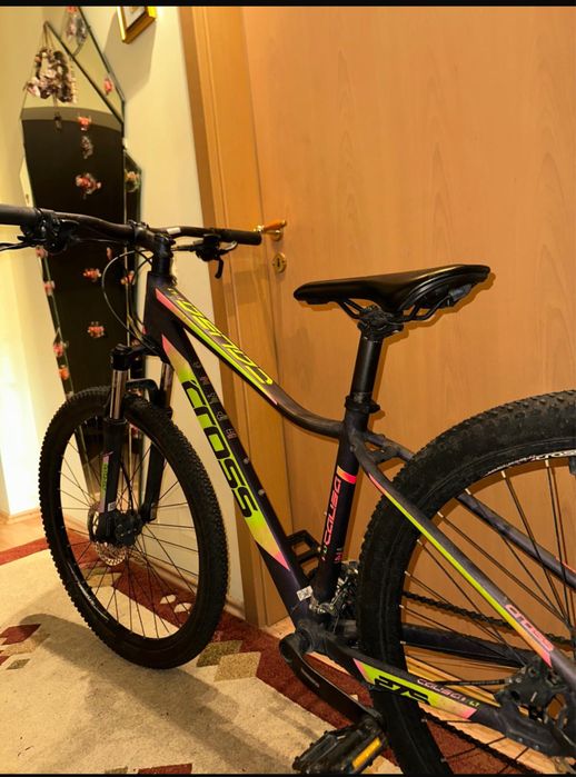 Vând bicicletă foarte putin utilizată.