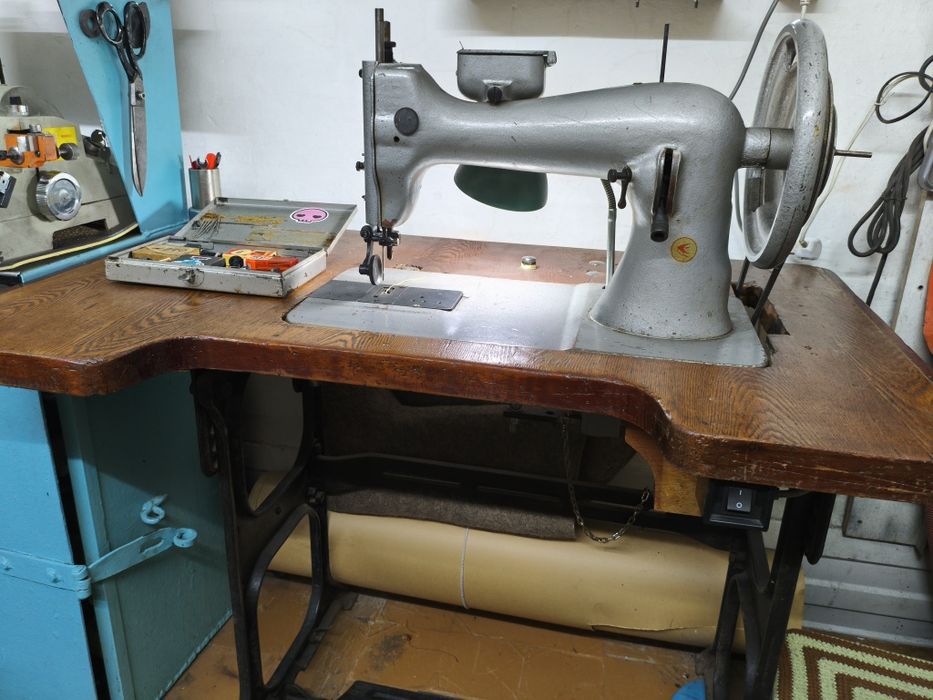 Швейные машины- 23класс, Minerva рукавная