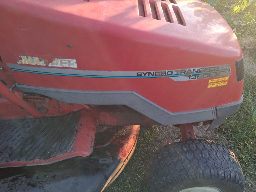 Tractoras de tuns iarba