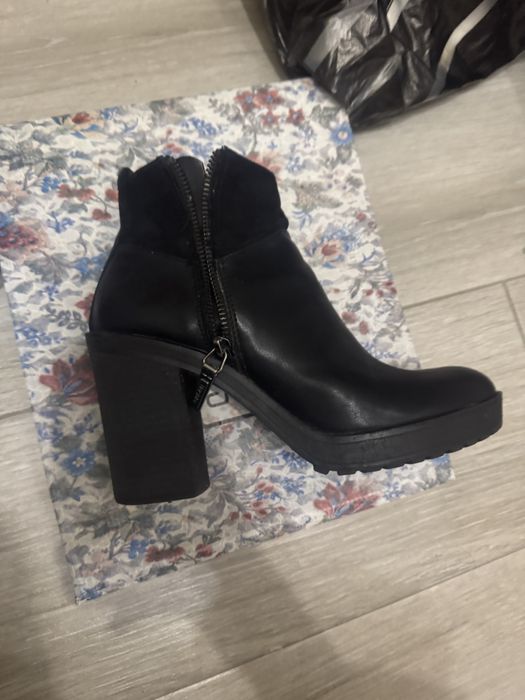 Боти Bershka.