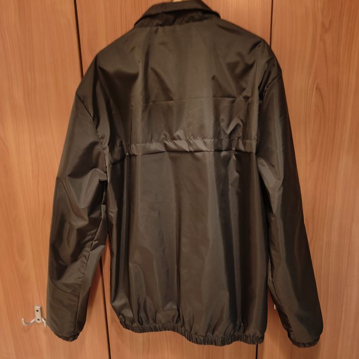 Зелена ветровка на NIKE