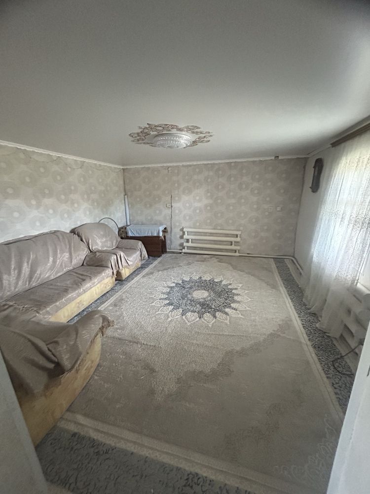 Үй сатылады.