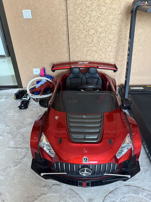 Машинка детская красная