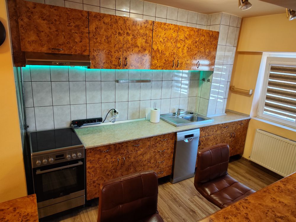 De INCHIRIAT: Apartament  3 camere CENTRU