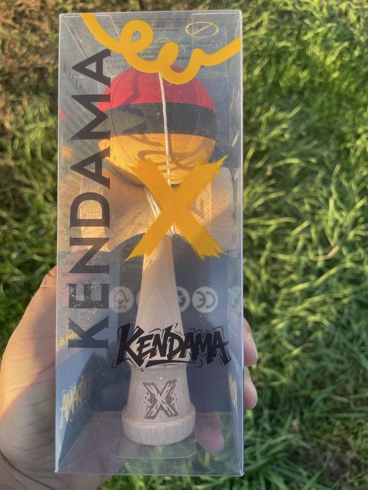 Kendama X noua in cutie