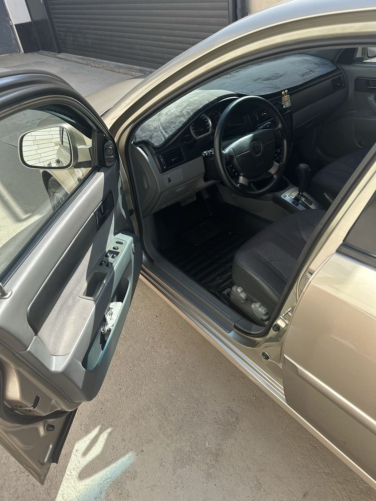Продаю Lacetti 2015 года, автомат, 1 евро