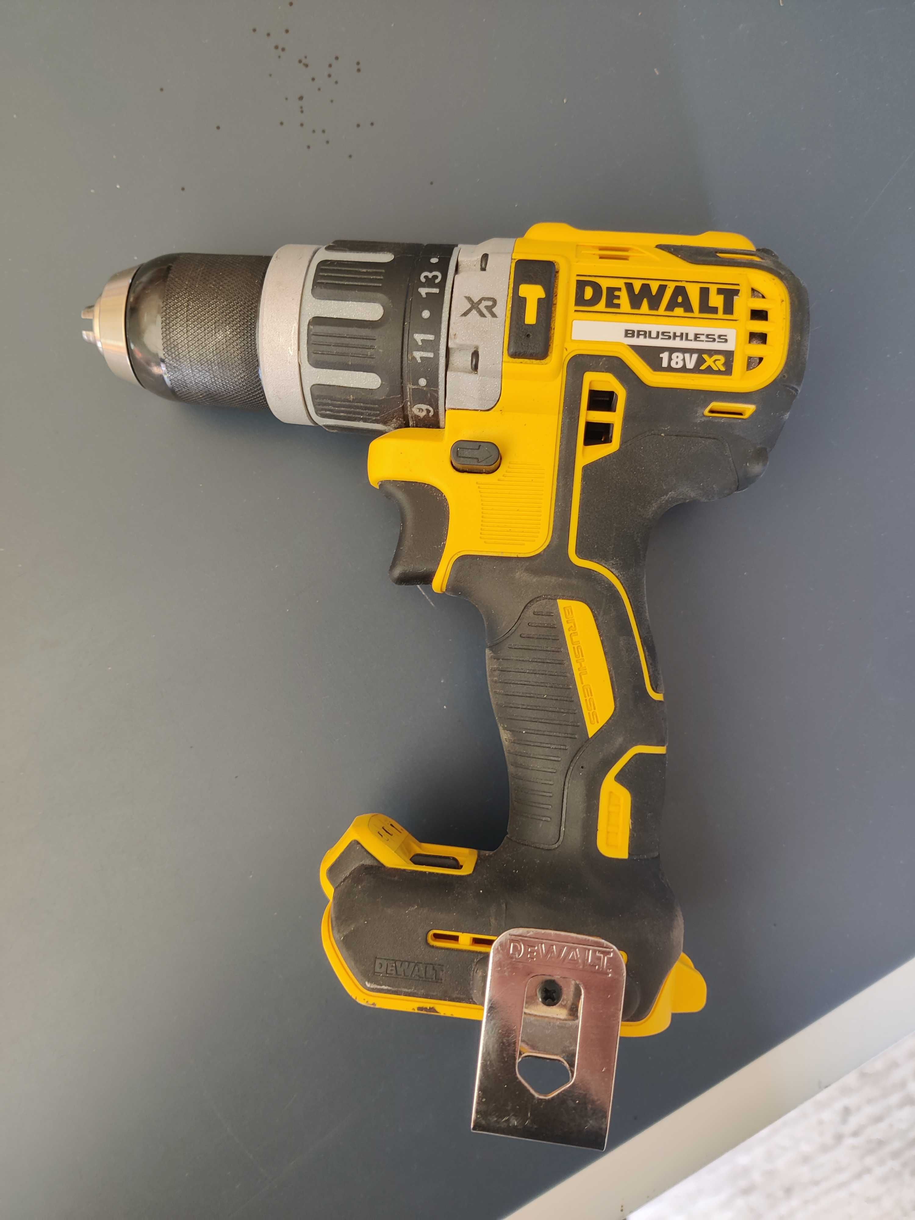 Mașina de infiletat Dewalt