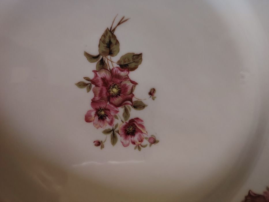 Продавам керамични чинии 3 лв. за брой