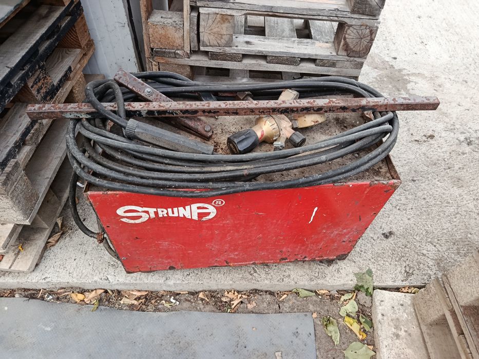 CO Телеподаващ заваръчен апарат.