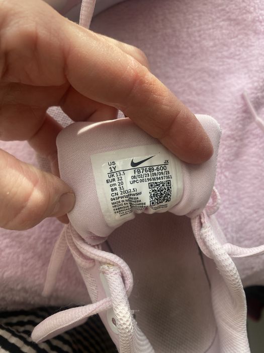 Nike fetite sunt ca noi ,purtqti foarte putini