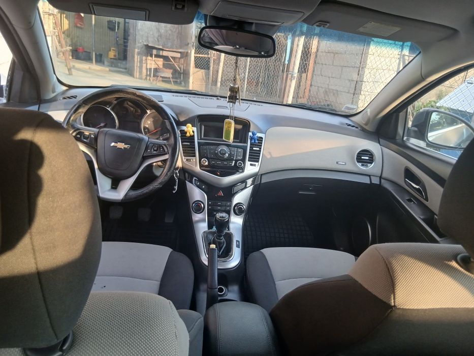 Vând Chevrolet Cruze LT