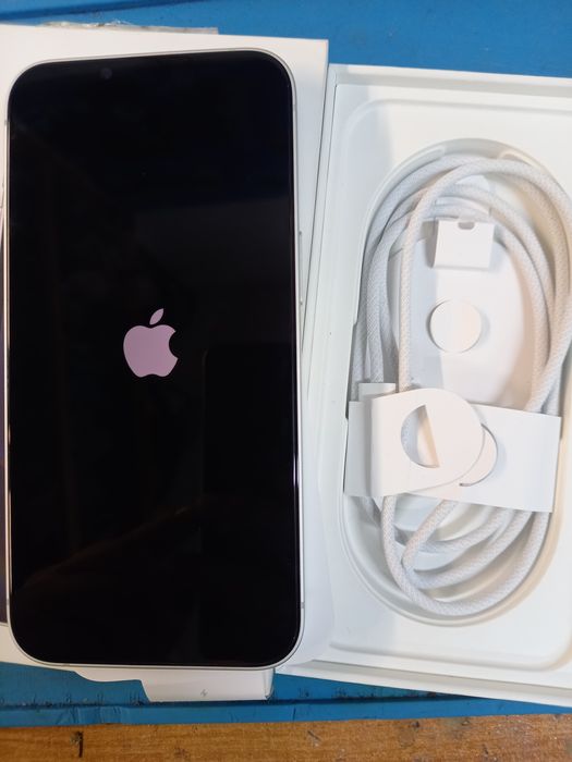 IPhone 16 e.      128