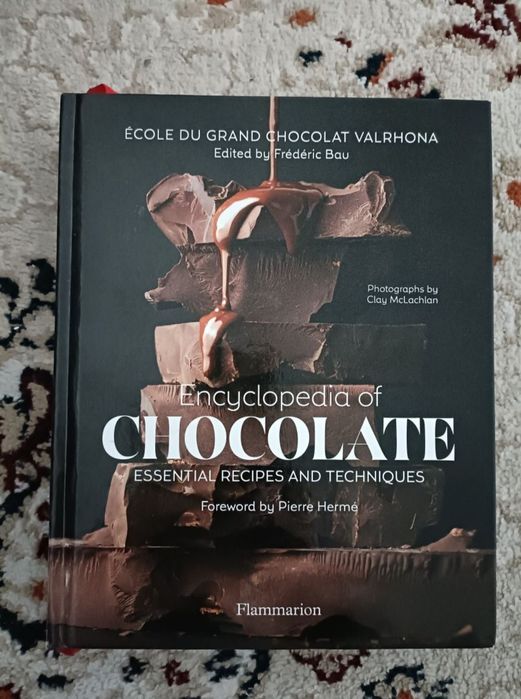 Vând carte rețete preparate ciocolata