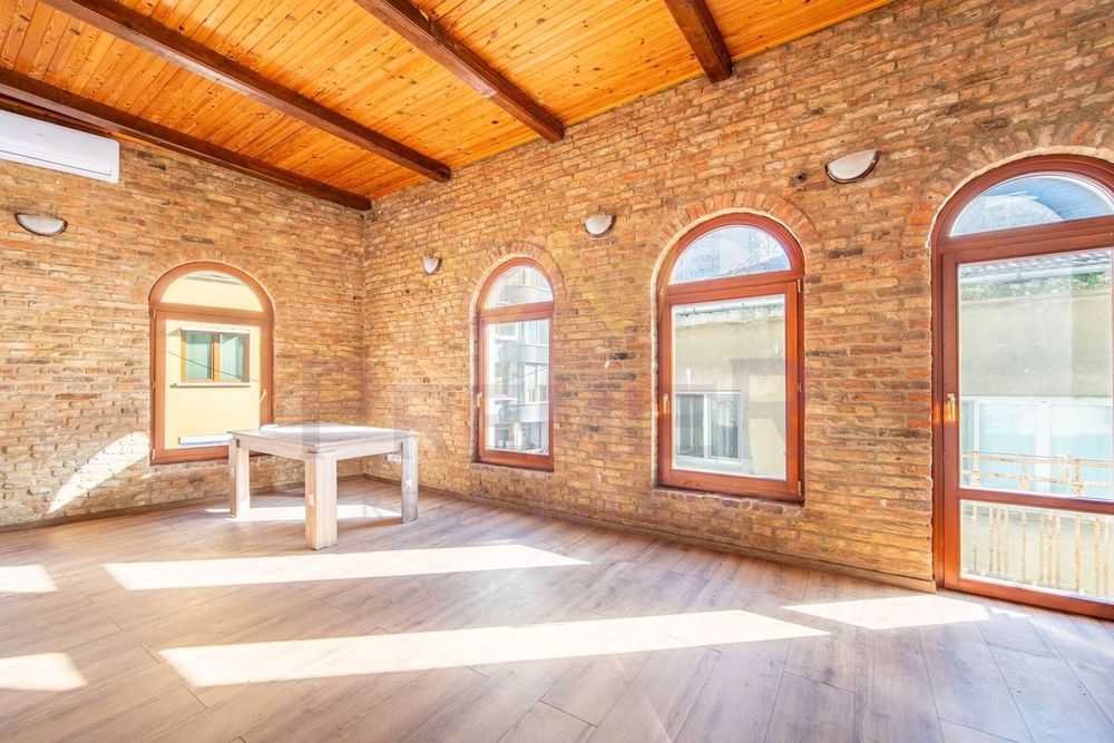 Продава се Четиристаен апартамент в Варна, Център - 214 кв.м за 2477 €/кв.м - Снимка #9