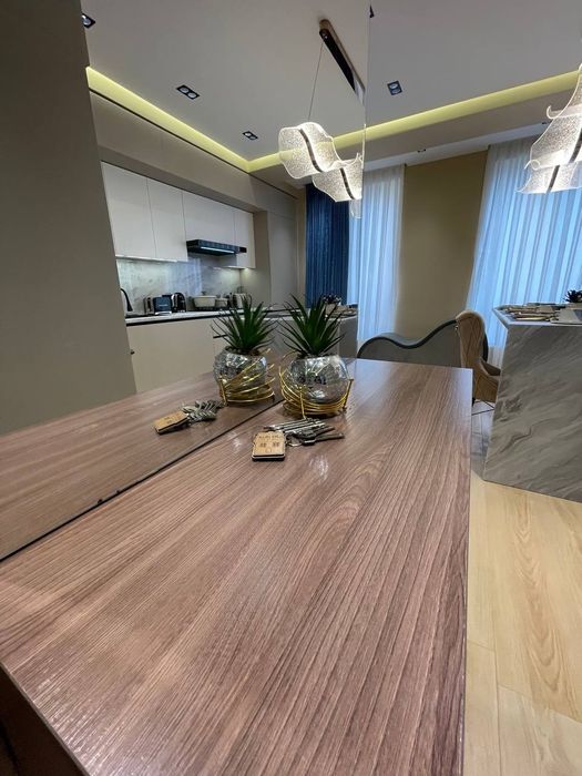 Продаётся новая квартира в центре Себзора  полностью с мебелью и техни