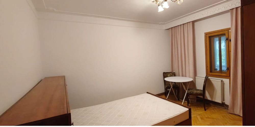 Inchiriez apartament 3 camere decomandate centru-gara Iasi