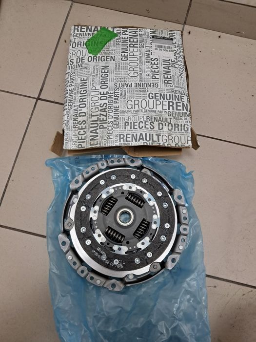 Kit Ambreaj NOU 302055084R Dacia Duster 1.6 16V 4X4