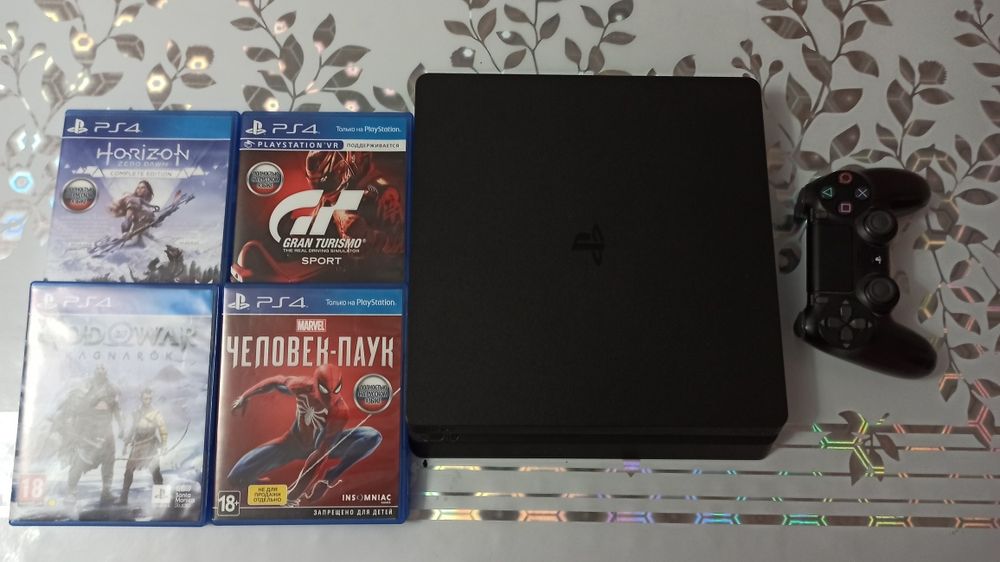 Продам Плейстейшен 4 слим 1 тб