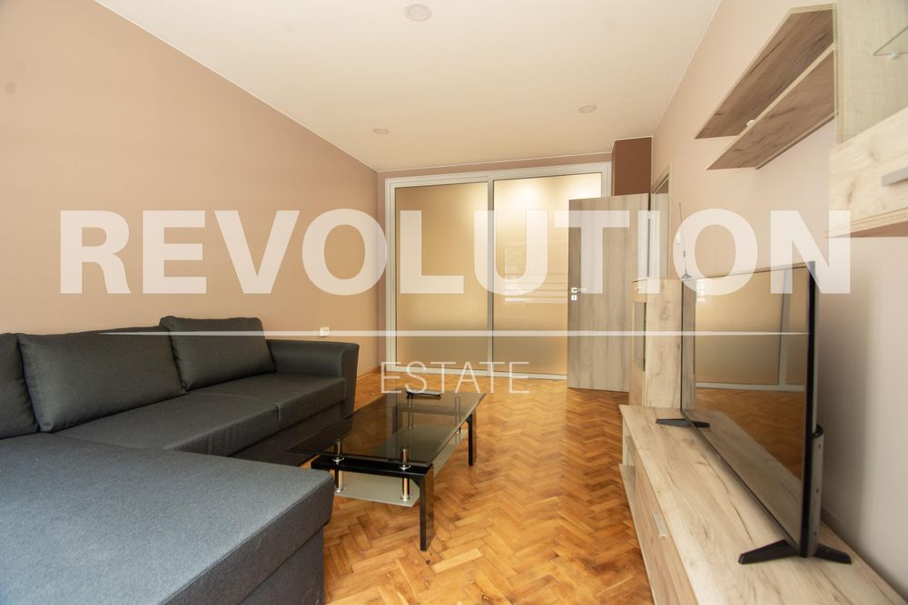 Дава се под наем Двустаен апартамент в София, Център - 70 кв.м за 750 € - Снимка #1