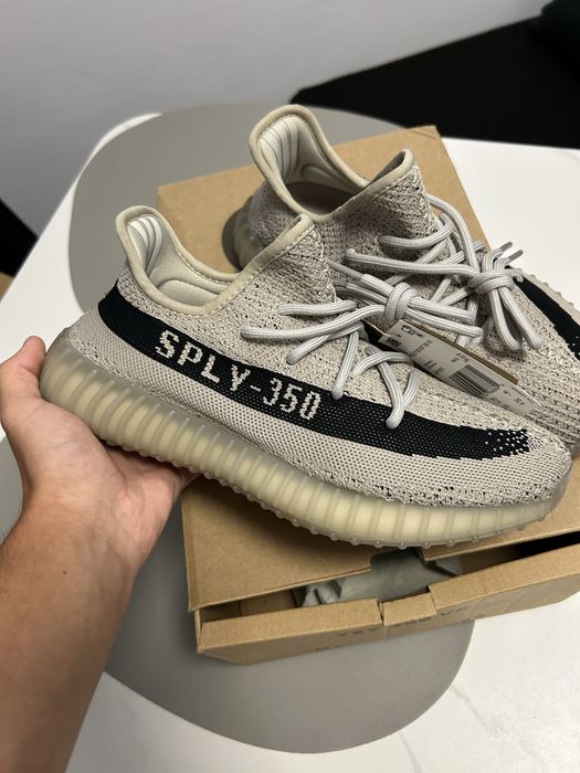 Yeezy 350 v2 negru cu gri