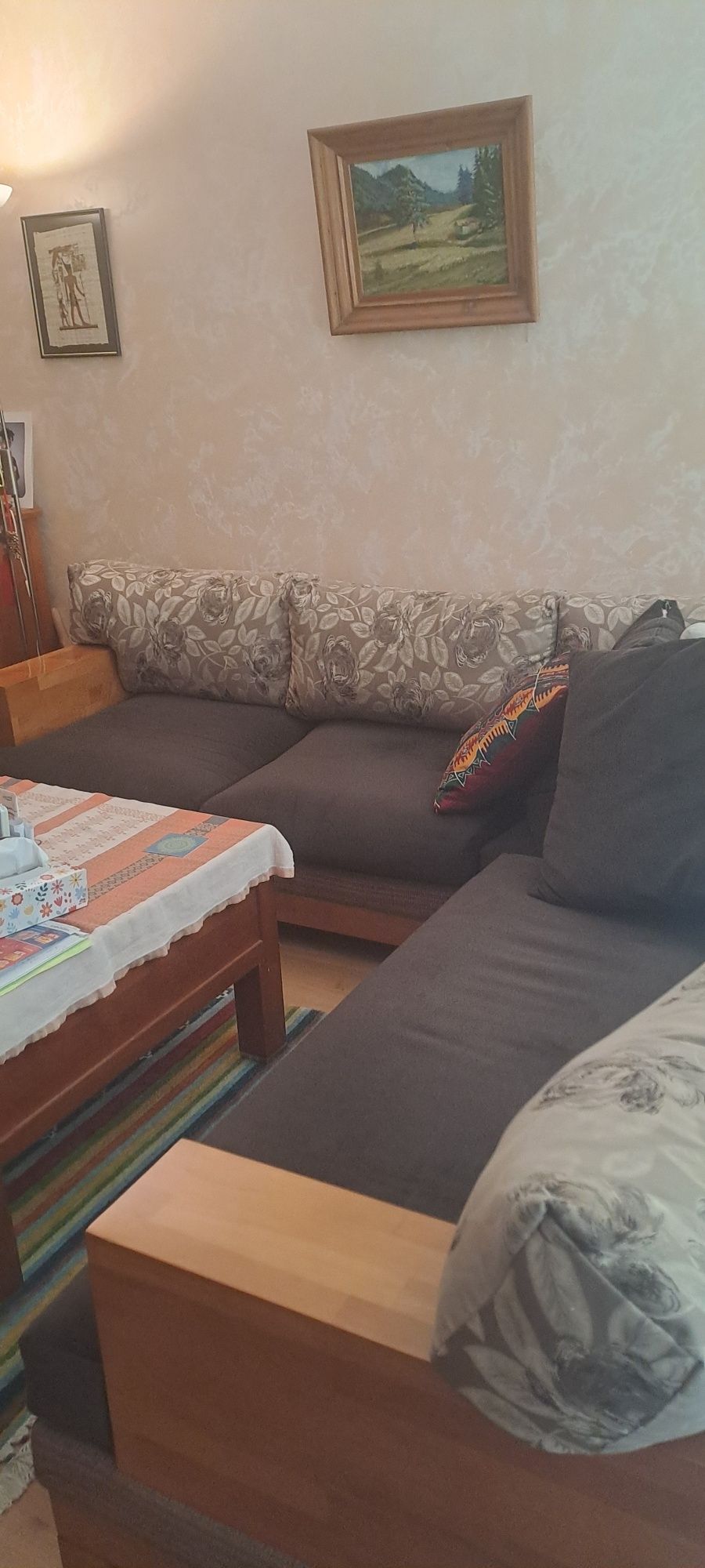 Холен ъгъл в кафява дамаска и бонус 3 големи възглавници към него