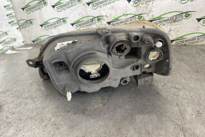 Far dreapta Dacia Logan prima generatie