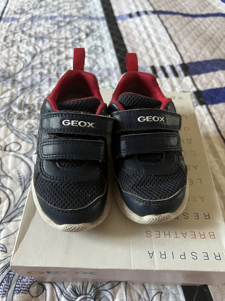 Детские кроссовки  Geox.  Размер 22