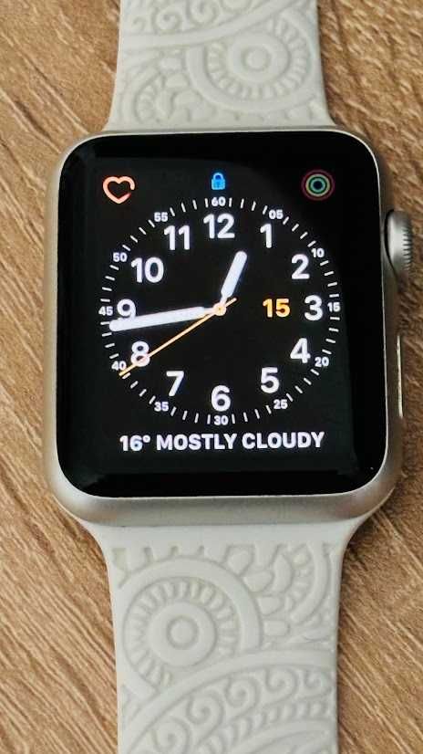 Продавам Apple watch  44мм.