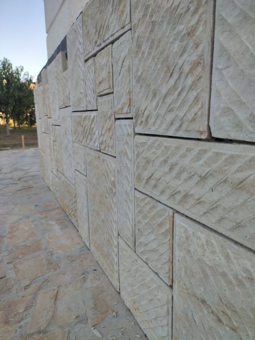 Piatra naturala,piatra cioplita manual,ziduri,garduri,monumente