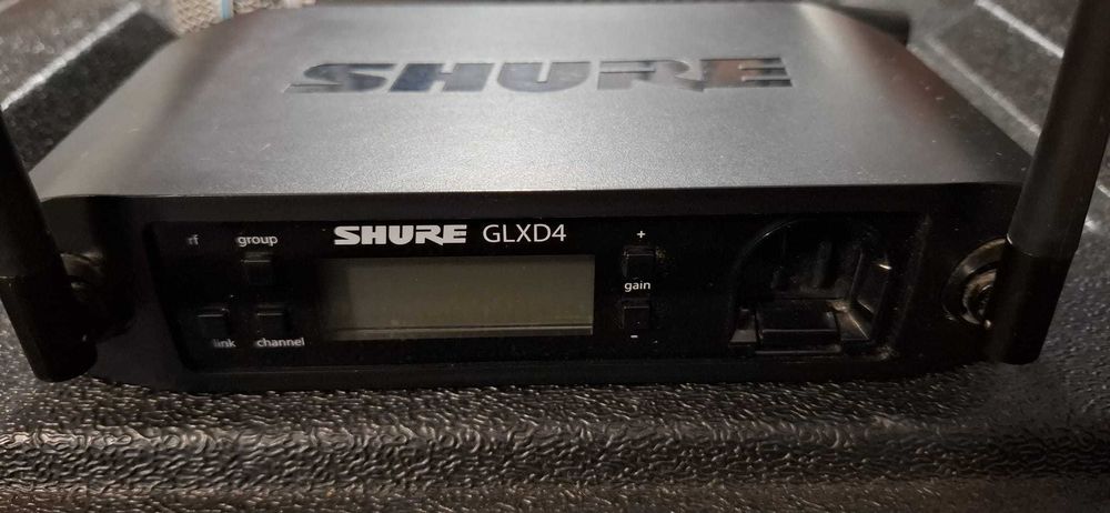 Vând microfon Shure GLX D4 capsulă Beta 58A