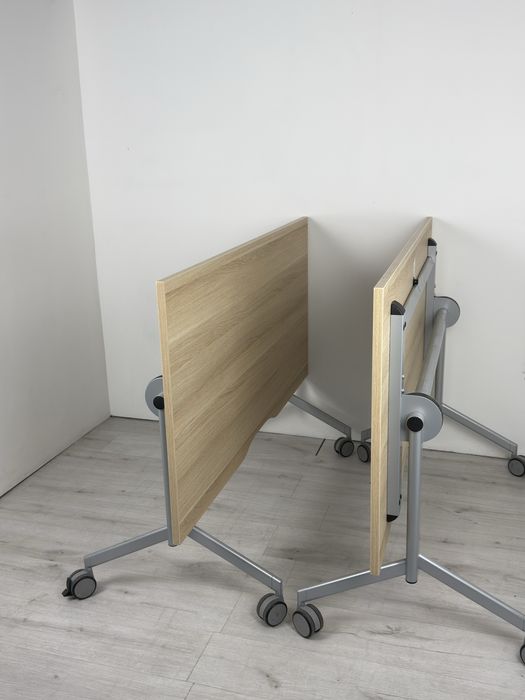 Подвижни маси със сгъваем плот за обучение или срещи обзавеждане;