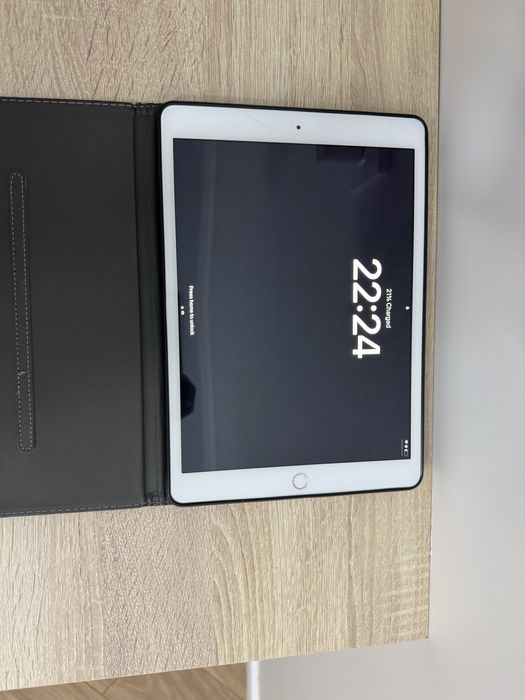 Продам IPad 8, коробка в наличии