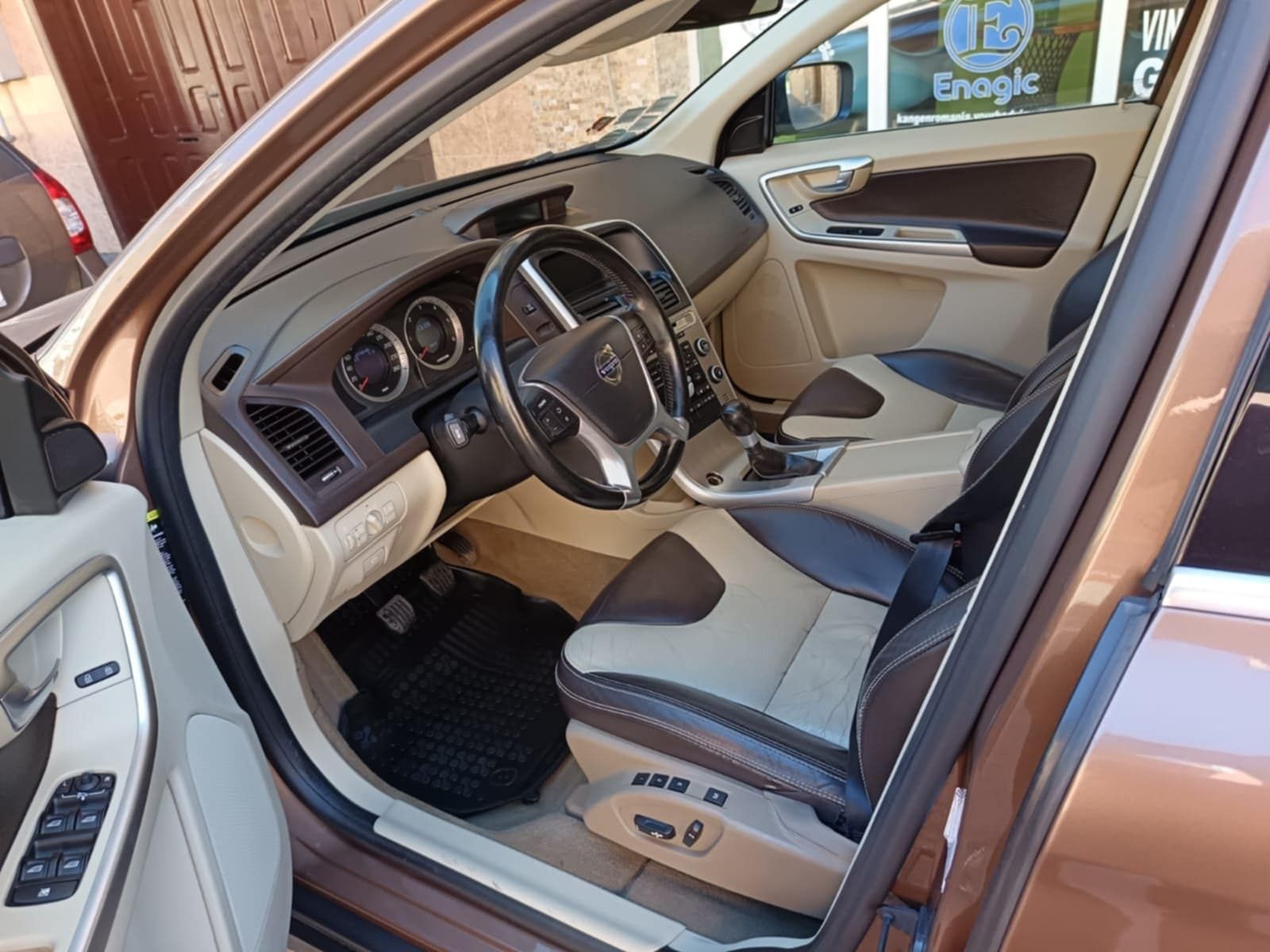 Vând Volvo XC60 înmatriculat 2010