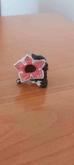 Фигурки очень странные дела kinder joy