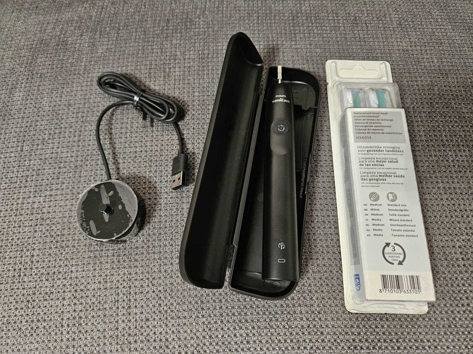Periuta de dinti Philips Sonicare seria 3100 HX3673/14 si 4 rezerve