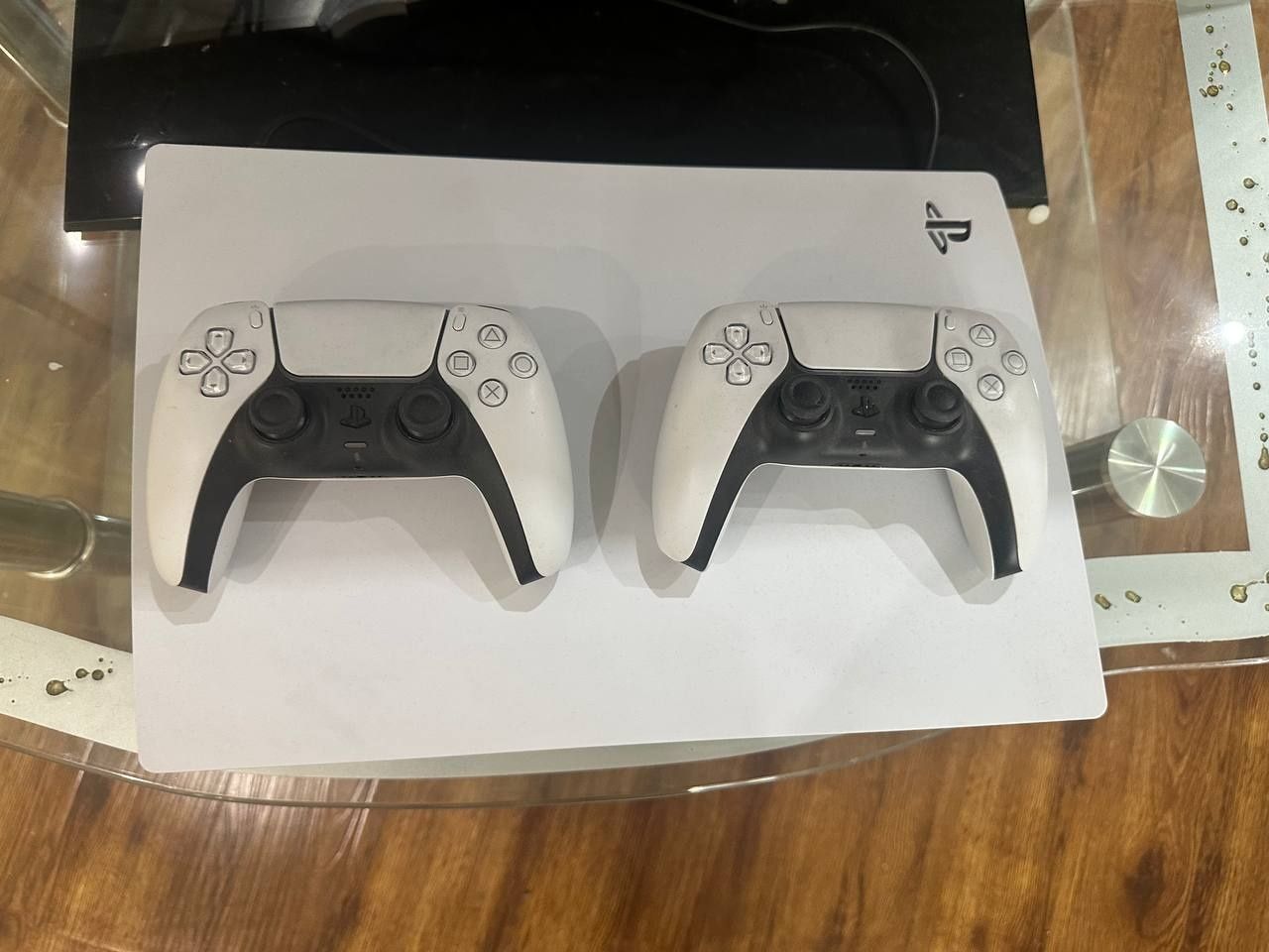 Playstation 5 + джойстик в идеальном состоянии