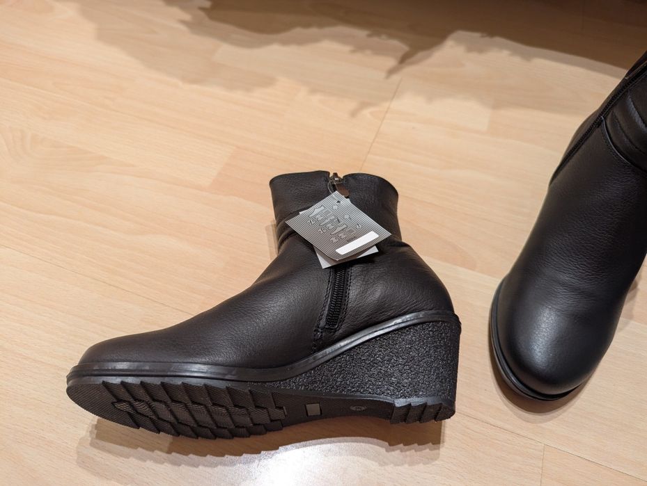 Нови кожени боти, размер 39, черни