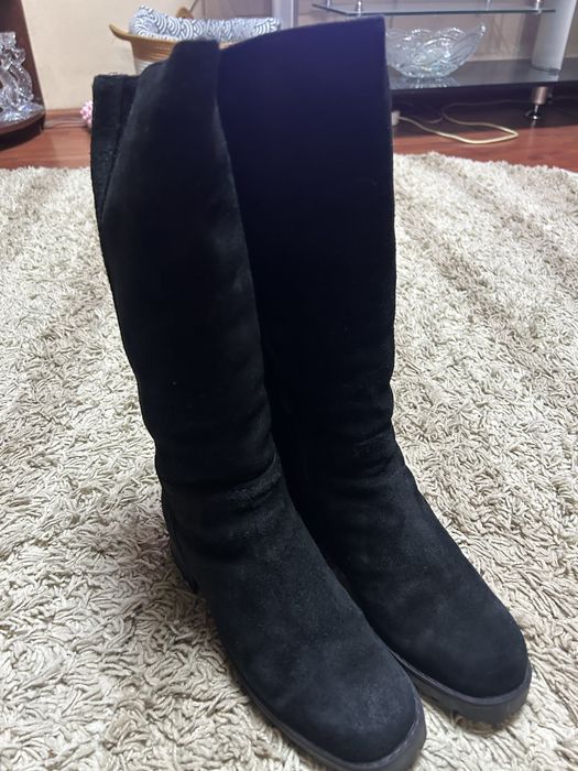 Продам сапоги женские 38 размер,кожа замш ,внутри натуральный мех