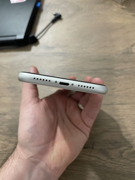 Vand Iphone 11 64 gb