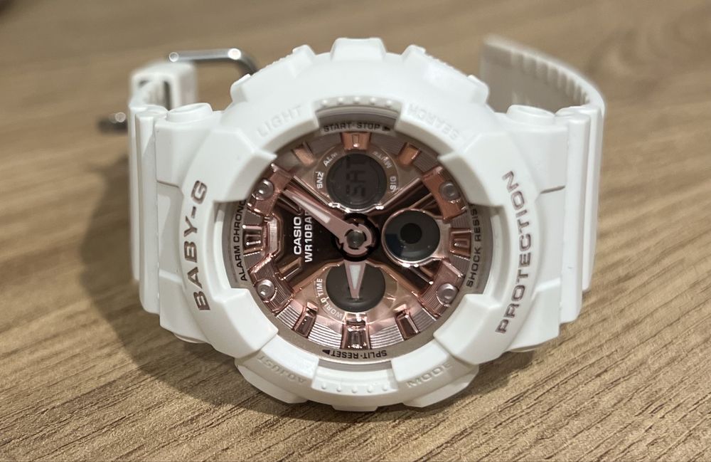 Продавам часовник Casio Baby-G BA-130