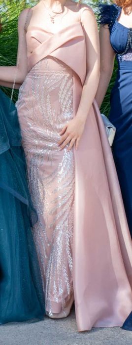 Елегантна бална рокля