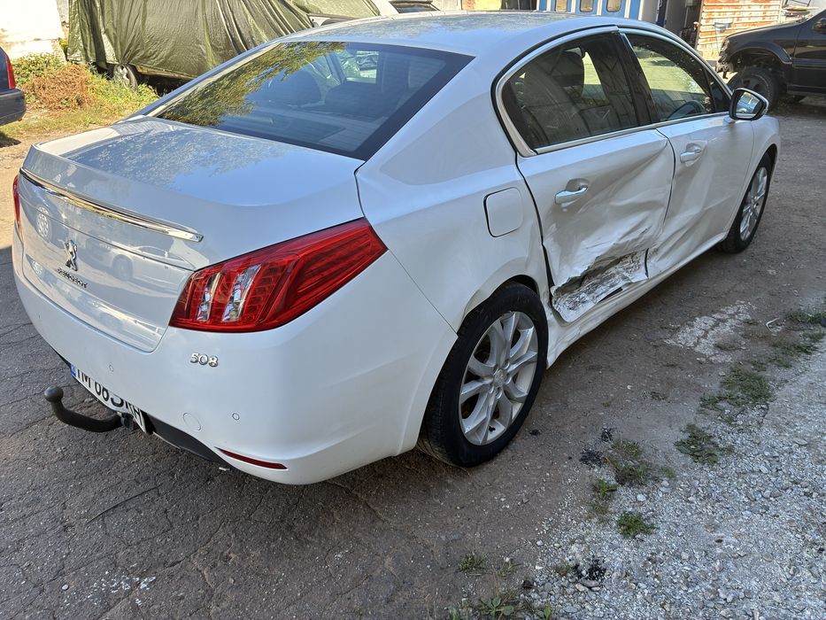 Peugeot avariat,lovit pret fix deplasabil pe ori ce distanța