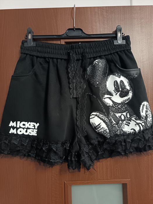 Pantaloni scurți cu dantela, Korea
