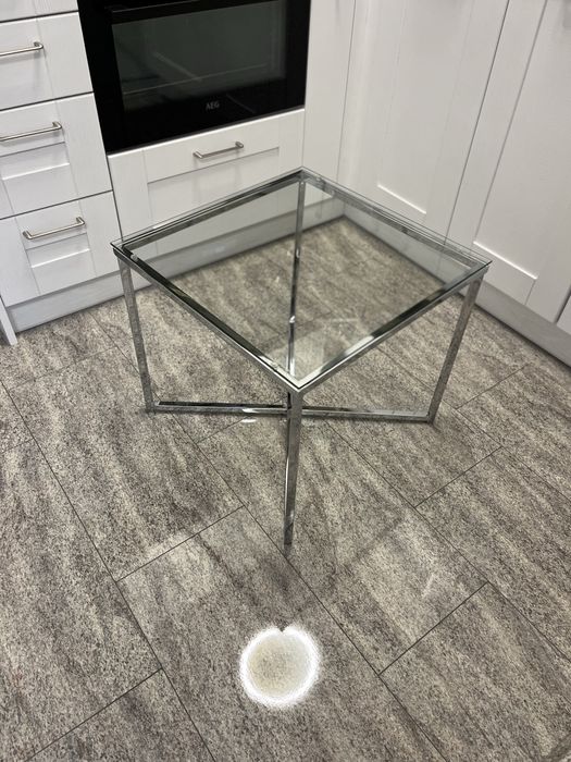 Нова Холна маса метална основа и закалено стъкло