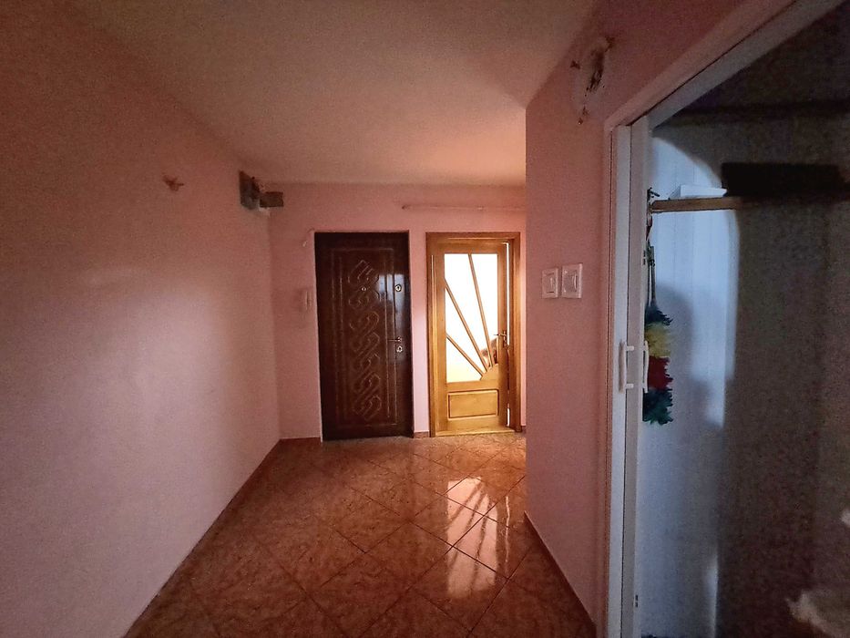 Proprietar vănd apartament 2 camere et.2 în Botoșani zona Școlii nr.8