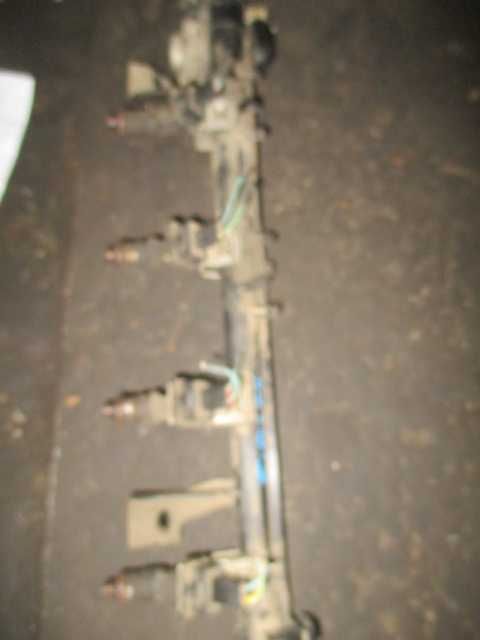 Injector injectoare rampa FORD FIESTA MK7 an 2010 motor 1,25 benzina