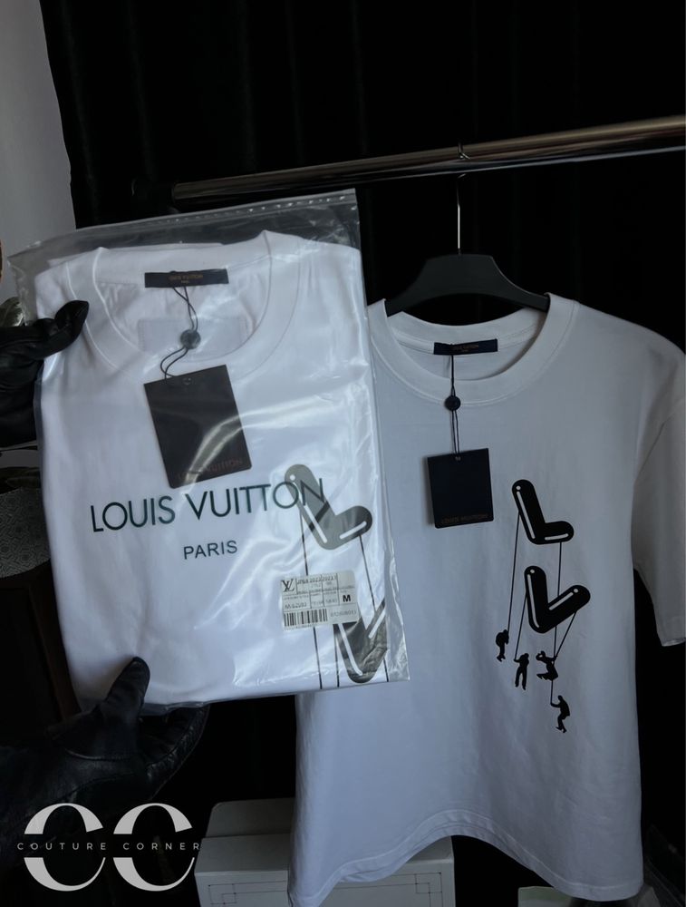 Tricou Louis Vuitton • Calitate Top • Floating LV Logo